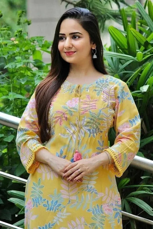 Women Floral Print Cotton Blend Straight Kurta